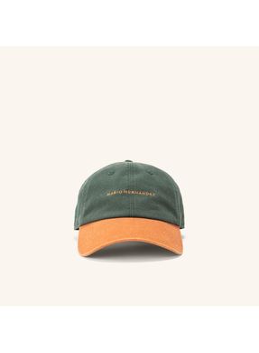 gorra-beisbolera-cima-bosque_1